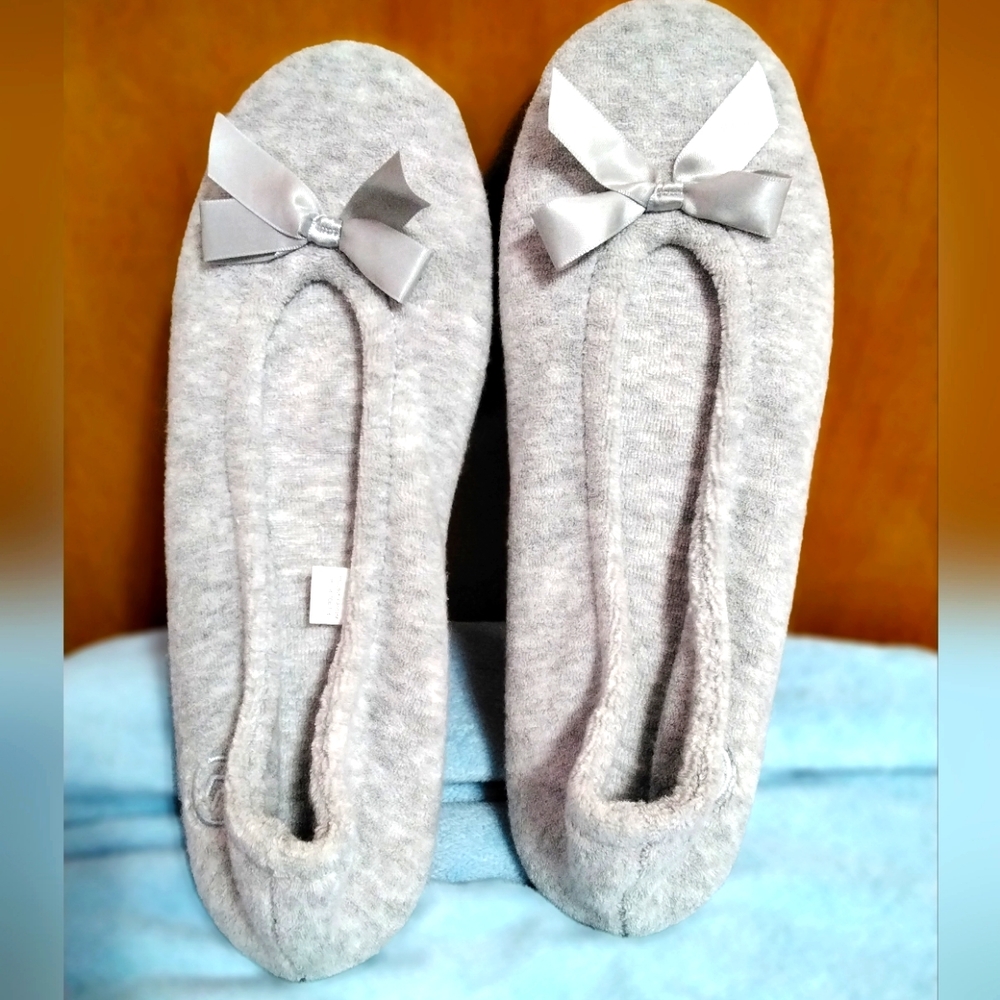Isotoner Slippers New Sz 9.5 - 10.5